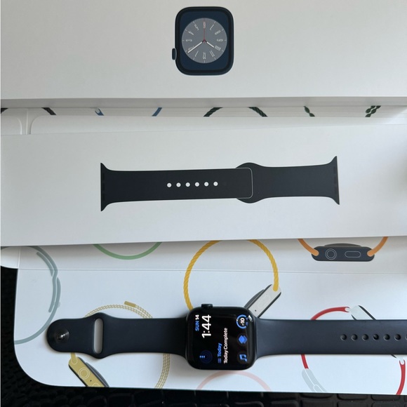 Apple Watch Series 8 - 45mm - Picture 3 of 3